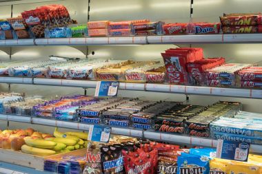 Den Bosch, tatlılar ve içecekler ile Kiosk tren istasyonu