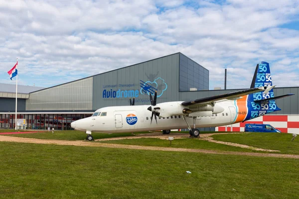 Holenderski Konstruktionsbüro Muzeum Park tematyczny Aviodrome, w pobliżu lotniska Lelystad z samolotu Fokker50 — Zdjęcie stockowe