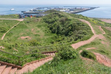 Alman uçurumdan görülen hava görünümünü liman Helgoland Adası.
