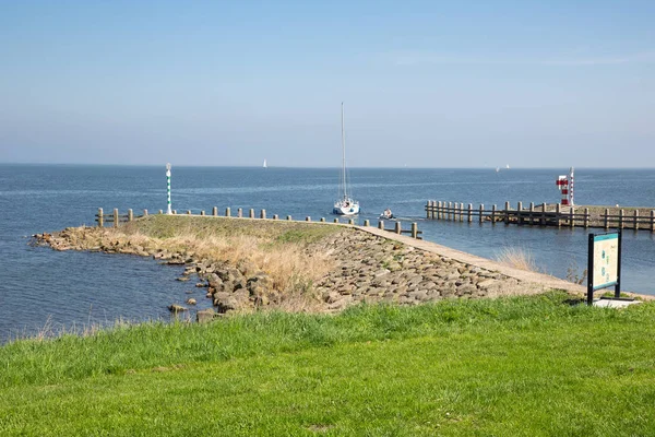 Sailing ship near breakwater of harbor Medemblik, The Netherlands — Stock Photo, Image