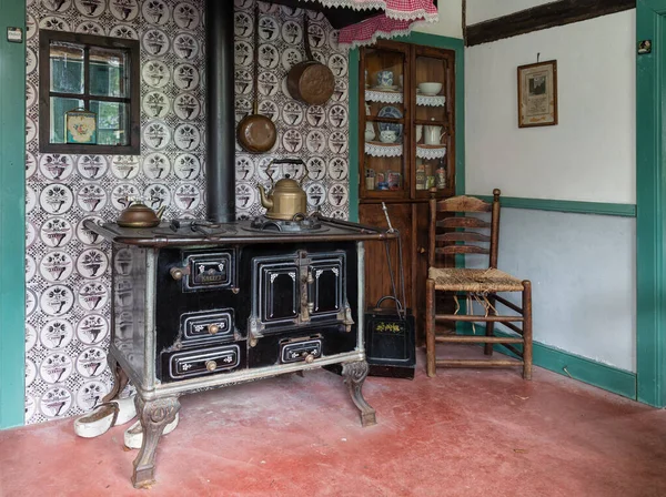 Ολλανδικό μουσείο πολιτιστικής κληρονομιάς με κουζίνα εσωτερικό παλιό αγροικία — Φωτογραφία Αρχείου