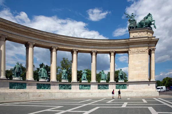 Boedapest, Hongarije. Heldenplein, Hosok Tere of Millennium Monument — Stockfoto