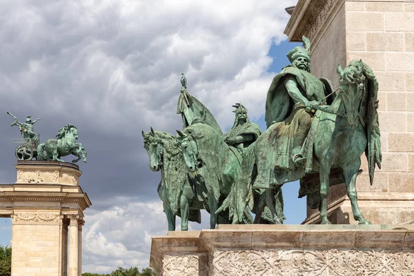 Budapest, ungarisch. Heldenplatz, Hosok tere oder Millennium-Denkmal — Stockfoto