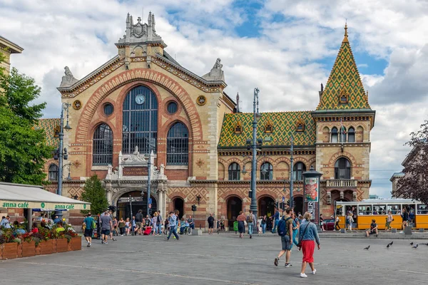 Pohled zepředu na Velkou tržnici v Budapešti, Maďarsko, — Stock fotografie