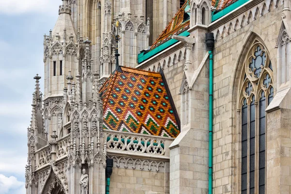 Kościół Matthiasa w Budapeszcie z detalami architektonicznymi — Zdjęcie stockowe
