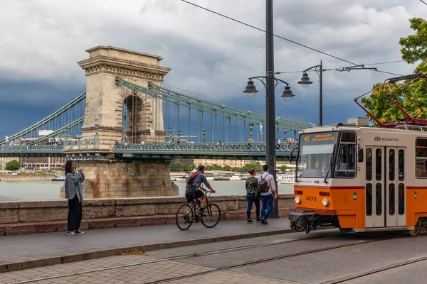 Tuna boyunca tren yolu ve Budapeşte Köprüsü Zinciri — Stok fotoğraf