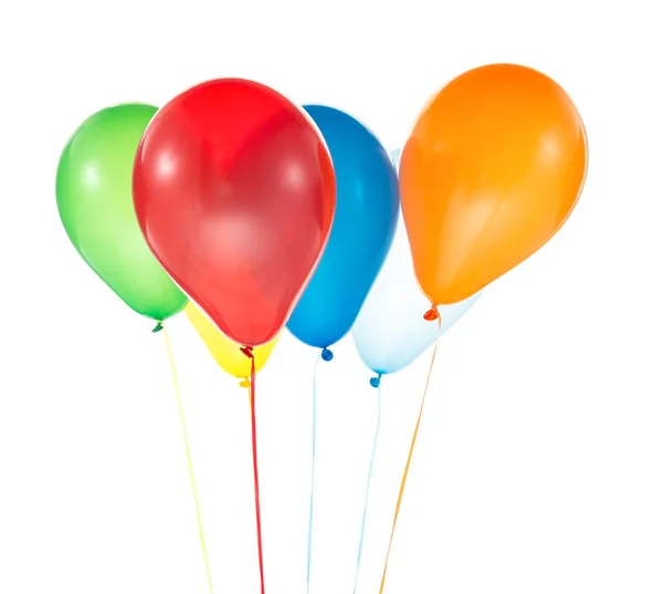 Doğum günü için renkli balonlar ve beyaz arka planda izole edilmiş kutlamalar — Stok fotoğraf