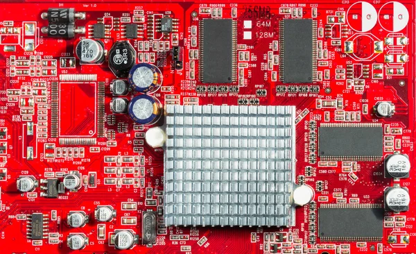 Circuito electrónico y aleta de refrigeración en la tarjeta de vídeo del ordenador —  Fotos de Stock