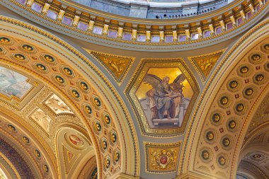 Macaristan, Saint Stephens Bazilika Budapeşte 'nin süslü tavan kubbesi