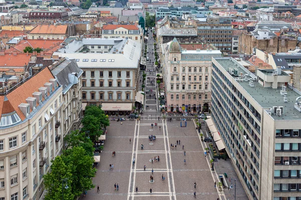 Plaza de vista aérea frente a la Basílica de Budapest, Hungría — Foto de Stock