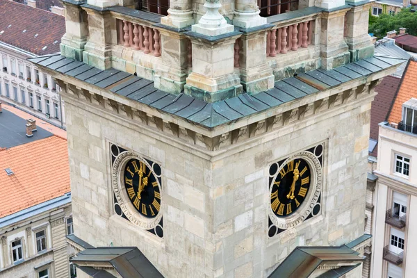 Tower with clock from St Stephens Basilica in Budapest, Hungary — Stock Photo, Image