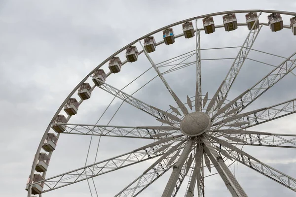 Budapest Eye Ferris Wheel na placu Erzsebet w Budapeszcie, Węgry — Zdjęcie stockowe