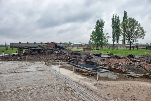 Détruite d'anciennes chambres à gaz dans le camp de concentration de la Seconde Guerre mondiale Auschwitz-Birkenau — Photo