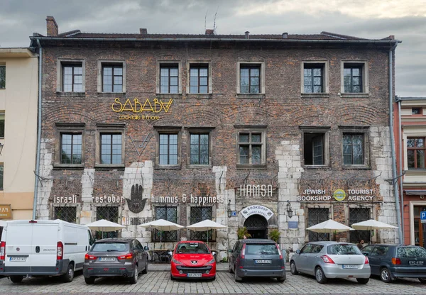 Restaurant en boekenwinkel Sababa in de Joodse wijk Kazimierz Krakau — Stockfoto