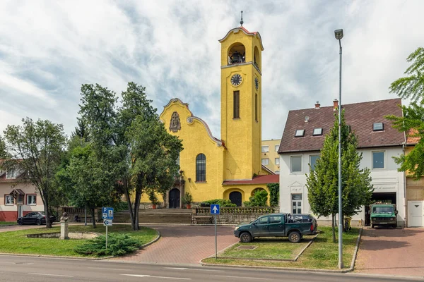 建物と塔｜ハンガリーのイーガー教会の改革 — ストック写真