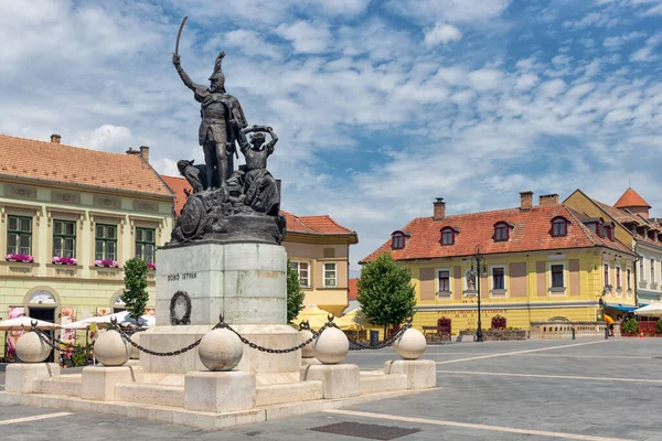 Standbeeld Istvan Dobo op het centrale plein Eger stad, Hongarije — Stockfoto