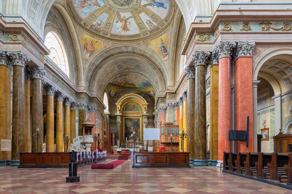 Interior Cathedral Basilica also called Eger Cathedral in Eger, Hungary — Stock Photo, Image