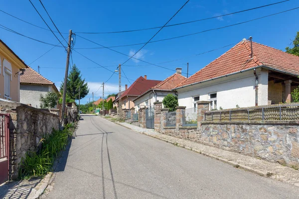Ana yol Szomolya, eğer yakınlarındaki kırsal köy, Macaristan — Stok fotoğraf