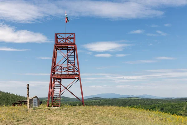 Lookout tower on the Nagyvolgy-teto mountain in the Bukk, Hungary — Stock Photo, Image
