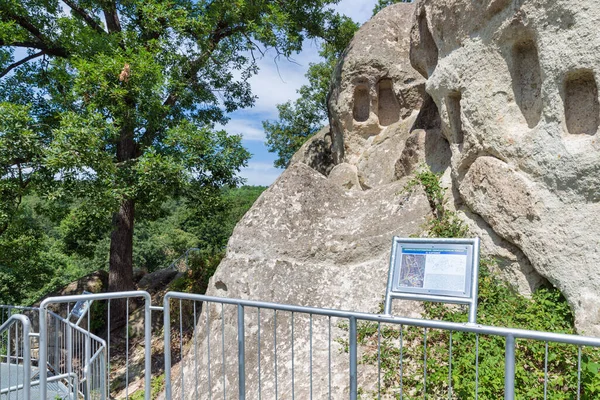 Macaristan, Szomolya yakınlarında arı kovanı taşları veya arı kovanı kayaları — Stok fotoğraf