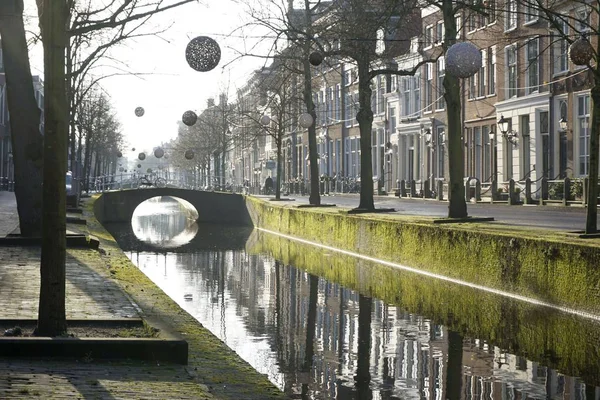 Stadtkanal in Delft — Stockfoto