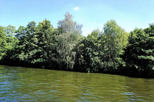 Vahşi nehir Spree, Berlin, Almanya — Stok fotoğraf
