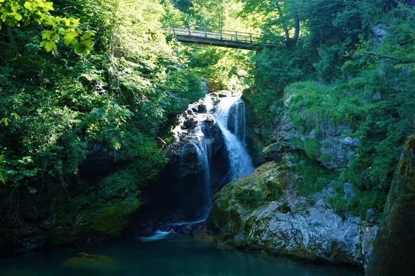 Cachoeira de Soma no final do desfiladeiro de Vintgar em Blejska Dobrava — Fotografia de Stock