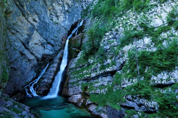 Bela Savica cai em ukanc perto de Bohinj — Fotografia de Stock