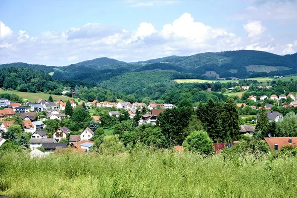 Vista panorâmica sobre Weinheim Oberflockenbach no verão — Fotografia de Stock