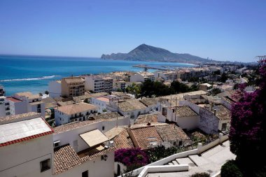 Altea denizin üzerinde Benidorm için görüntüleyin.