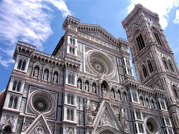 佛罗伦萨大教堂的正面圣玛丽亚德尔菲奥雷 — 图库照片