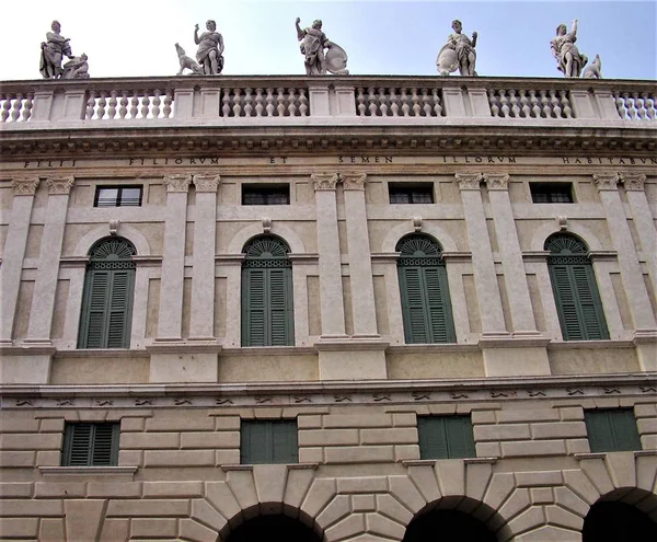 Palazzo Canossa by Michele Sanmicheli at Corso Cavour in Verona — Zdjęcie stockowe