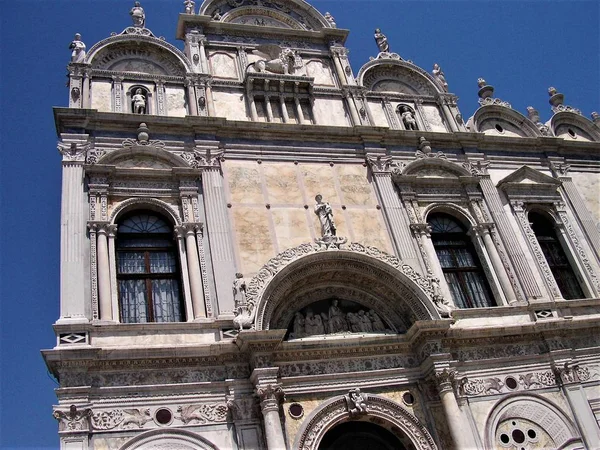 Facade of the Scuola Grande di San Marco in Venice — Stock Photo, Image