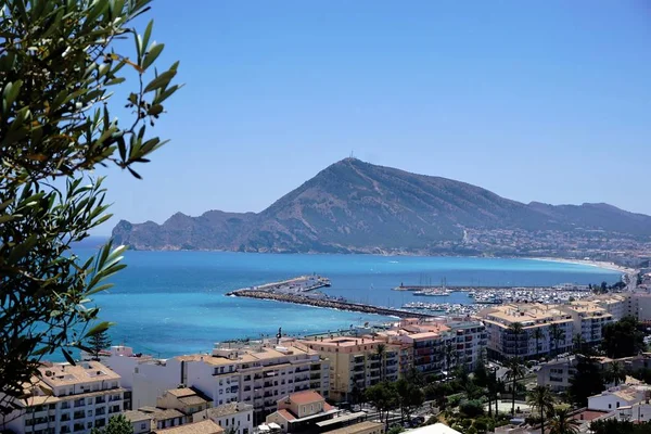 Mar Mediterrâneo Turquesa e porto em Altea — Fotografia de Stock