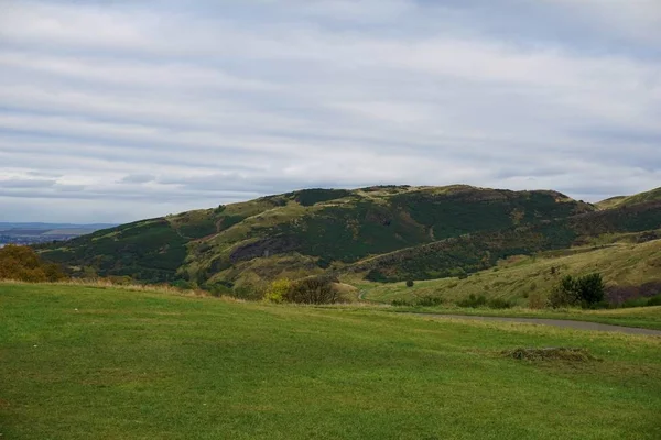 Visa att Arthur's seat från Calton Hill — Stockfoto