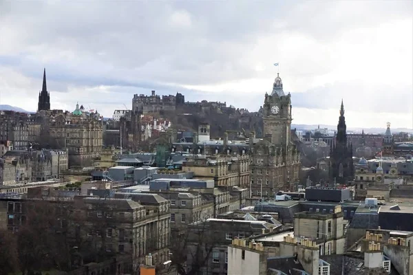 Majestätischer blick über die altstadt edinburgh — Stockfoto