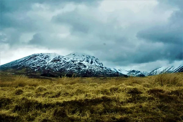 Dramático Highland vista para a cordilheira de Glen Coe — Fotografia de Stock