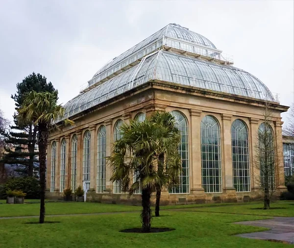 Bir Edinburgh Kraliyet Botanik Bahçesi cam evlerin dış cephe