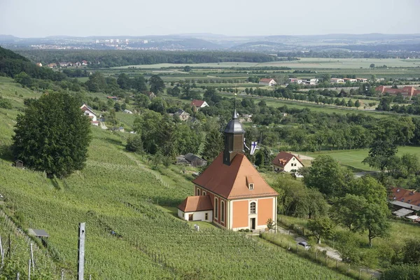 Close-up da igreja da vinha em Dresden Pillnitz com bela paisagem — Fotografia de Stock