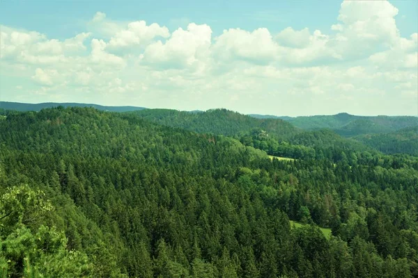 Vue de Kanzel sur les forêts et les collines de la Suisse saxonne et bohème — Photo