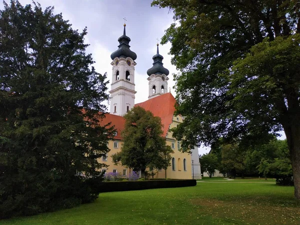 Věže Zwiefaltenské Katedrály Parku — Stock fotografie