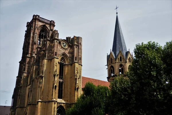 Glockenturm Und Kirchturm Der Himmelfahrtskirche Dorf Rouffach Frankreich — Stockfoto