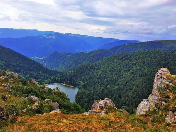 Lago Schiessrothried Situado Valle Entre Paisaje Montañoso Los Vosgos Francia Fotos de stock libres de derechos