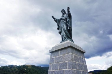 Fransa 'nın La Bresse köyünde İsa' nın büyük heykeli belirlendi.