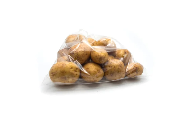 Potatis i klar plast väska — Stockfoto