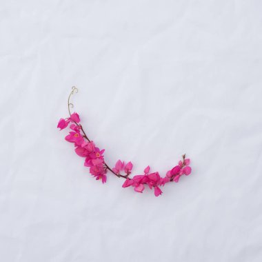 Dörtgen Bölümlü Pembe çiçek çerçeve mercan asma