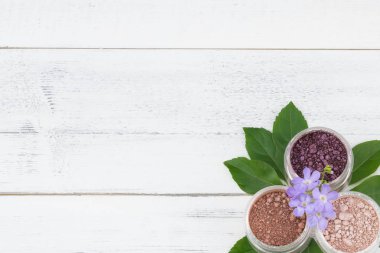 Mor çiçekler ile yapmak Glitter toz 