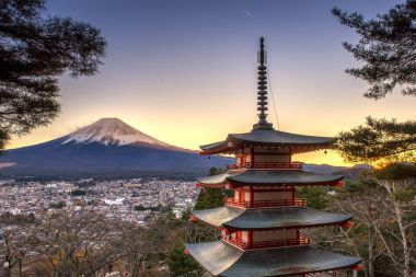Chureito Pagoda ve Fuji Dağı'nda günbatımı Twilight Saat