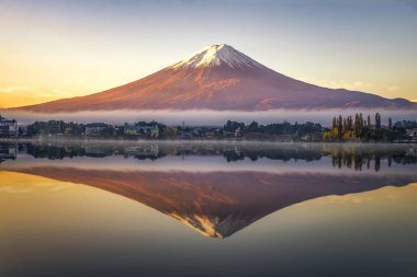 Fuji Dağı Yansıması Gün doğumunda Sabah Buğusu, Kawaguchi