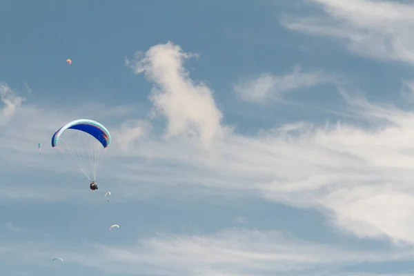 A para-glider up in the sky during a flight, surrounded by the clouds — Stock Photo, Image